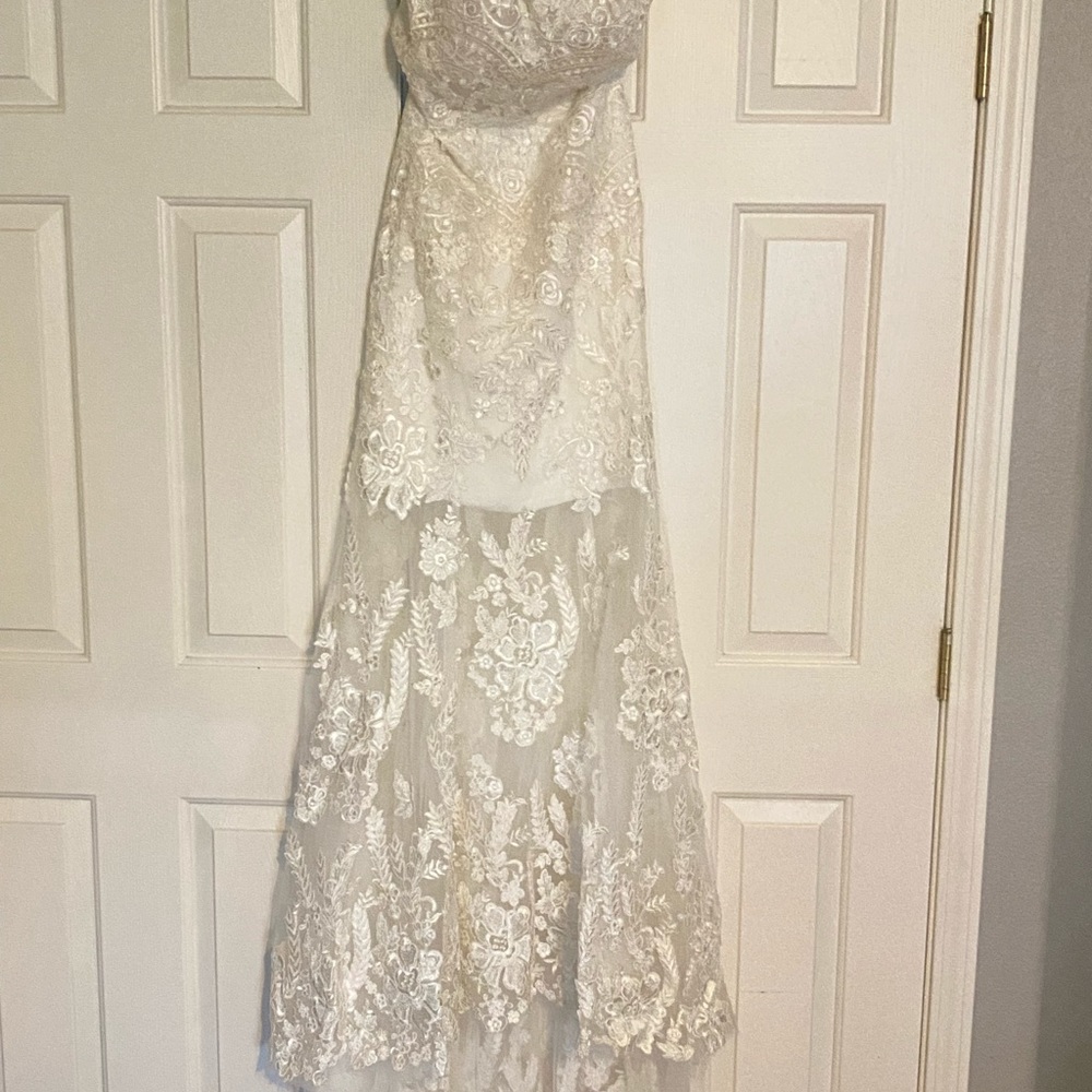 Beautiful mermaid style wedding/prom dress